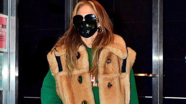 Jennifer Lopez prepares to perform at Dick Clark's New Year's Rockin' Eve With Ryan Seacrest