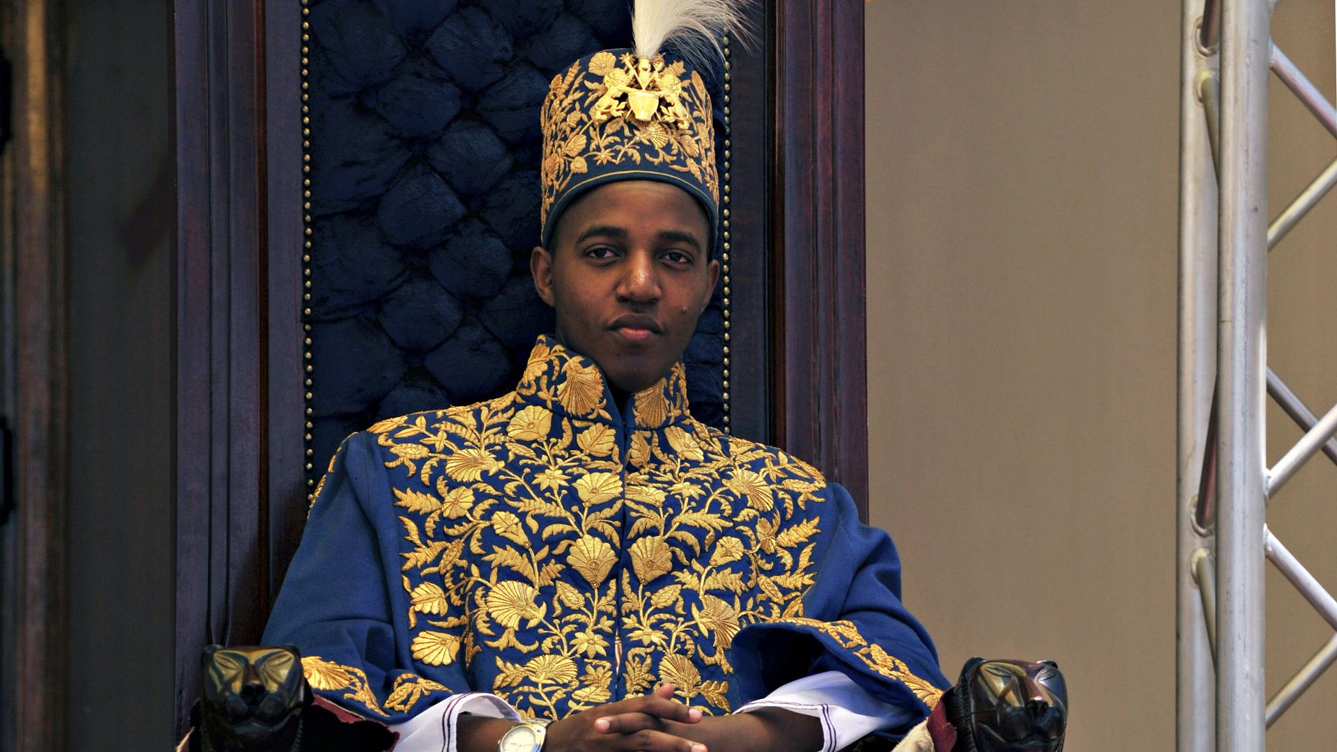 Heartbreaking Scenes as the World’s Youngest King Is Laid to Rest: His Mother’s Grief and the Mystery of His Heir