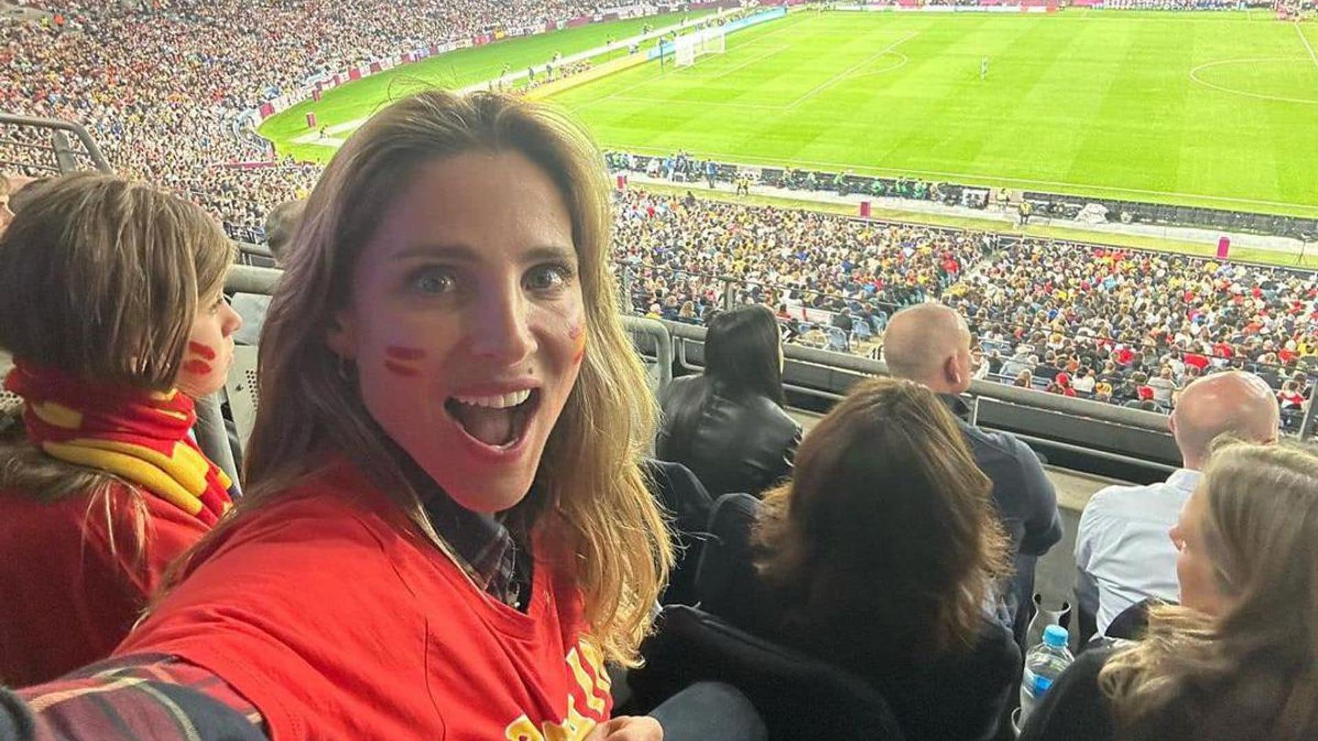 Elsa Pataky and Chris Hemsworth show their excitement cheering Spain’s World Cup Victory