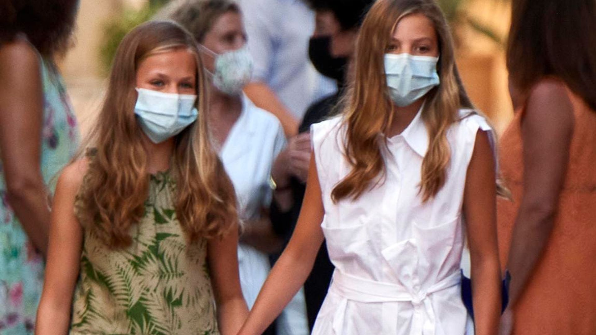 Spanish Princess’ sisterly love on display during summer vacation