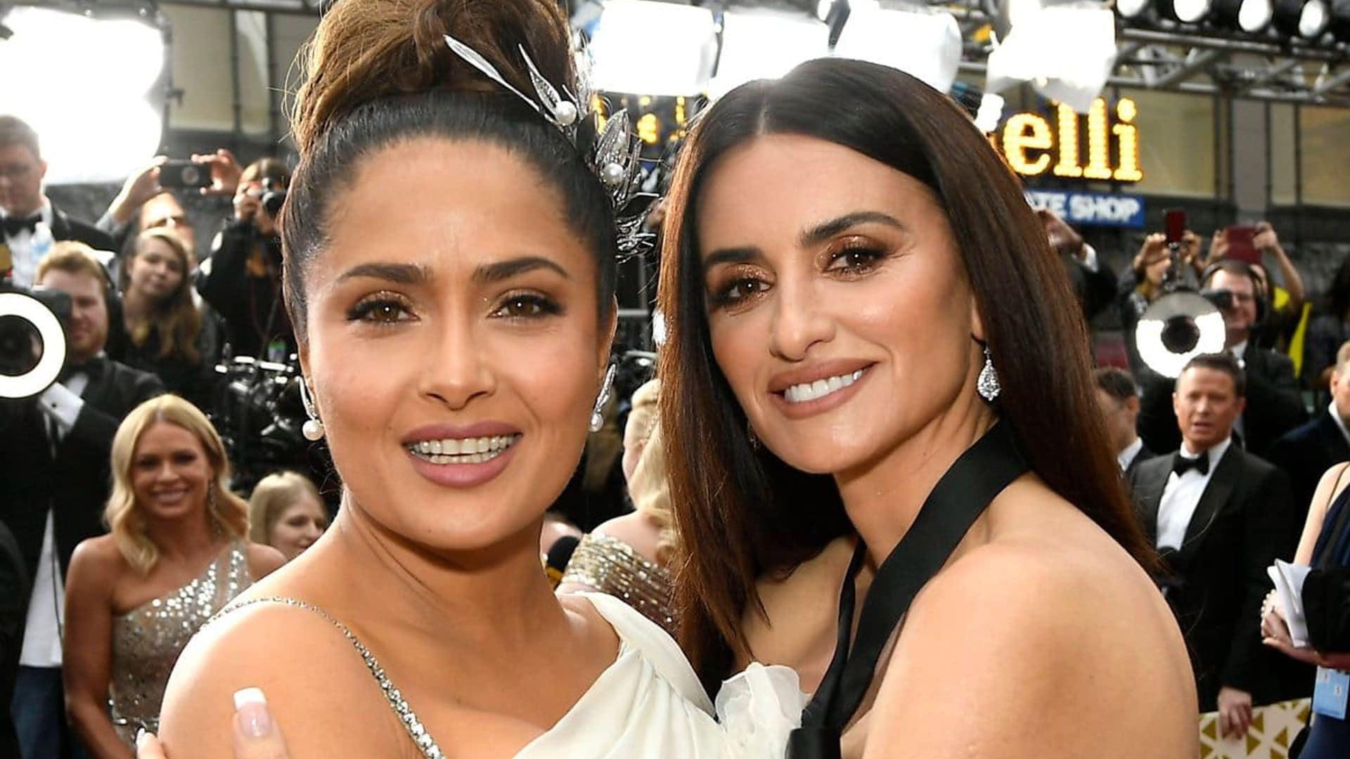Best friends Salma Hayek and Penélope Cruz twin in new photo