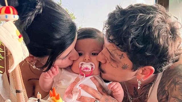 Cazzu y Nodal con su hija Inti