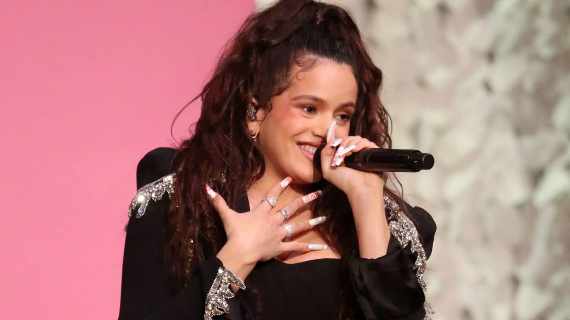 Rosalía jamming to the best hits of Selena Quintanilla is a whole mood