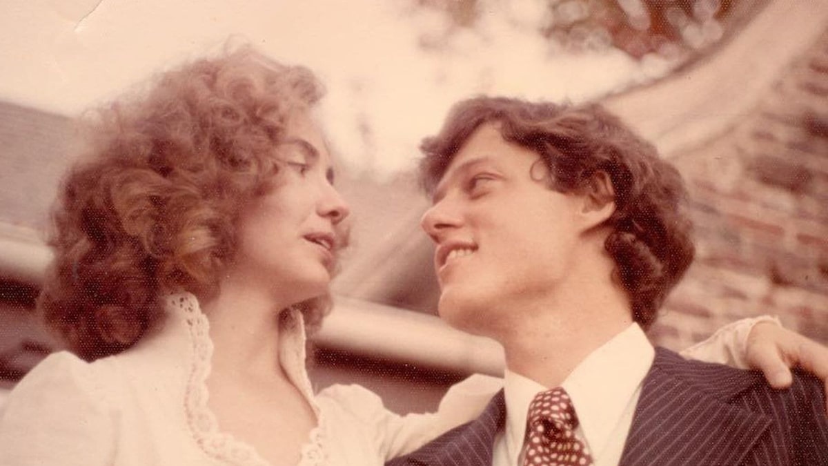 https://www.hola.com/us/horizon/landscape/d43596384c23-01958cd36807-bill-clinton.jpg?im=Resize=(1200)