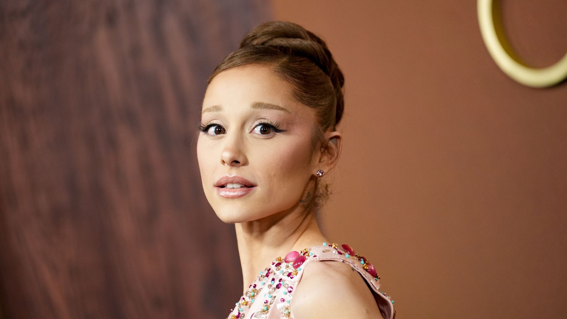 Ariana Grande goes full retro with a brand new look: 'BOBIANA'
