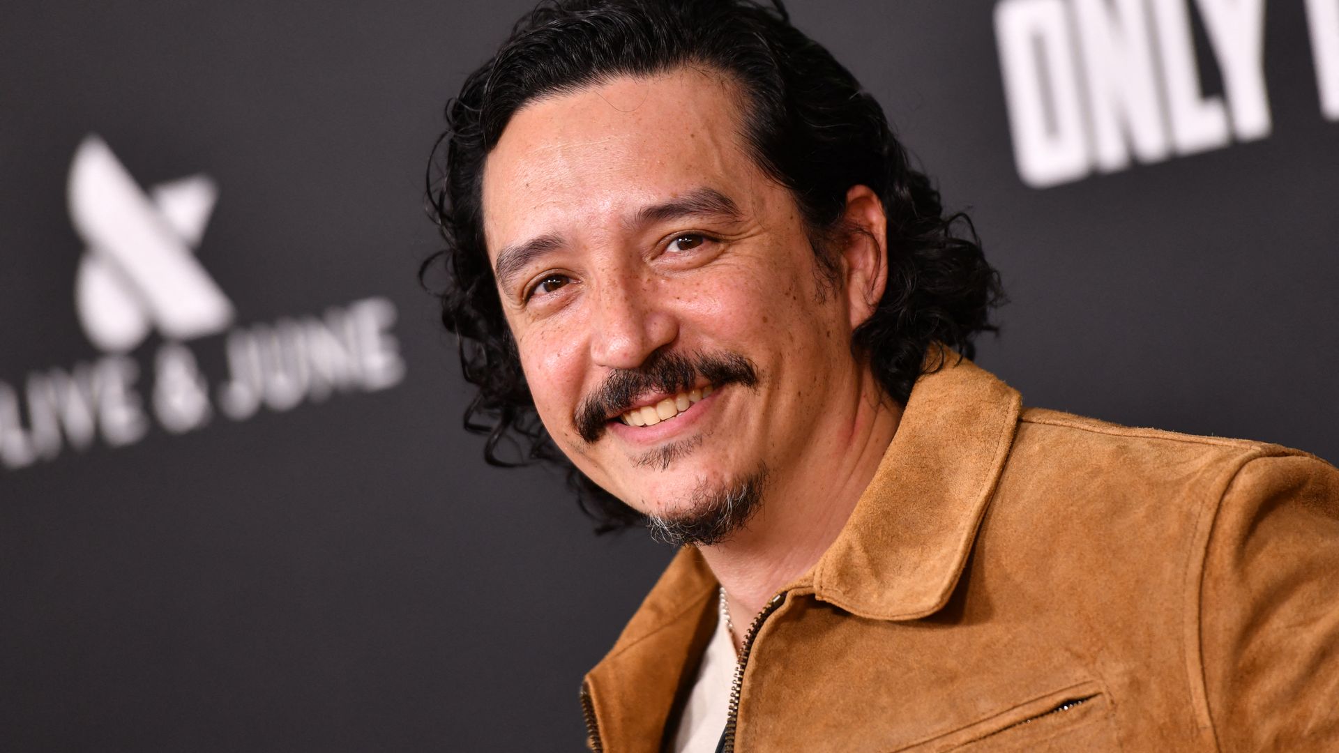 https://www.hola.com/us/horizon/landscape/d4889fd8a778-us-actor-gabriel-luna-attends-the-world-premiere-of-star-wars-the-mandalorian-an.jpg?im=Resize=(1200)