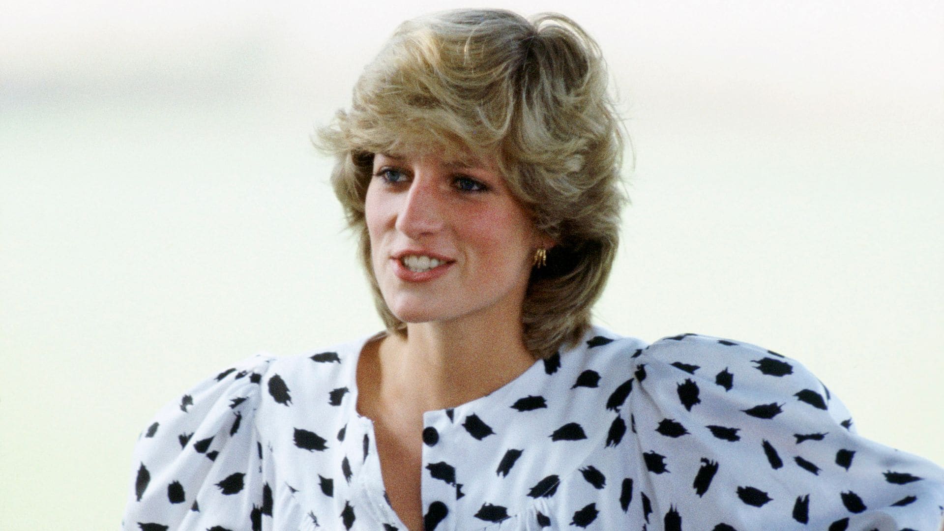 David Beckham's mom looks just like Princess Diana in throwback photo: 'Wow so beautiful'