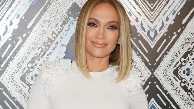 Jennifer Lopez returns to the studio, teases something muy caliente