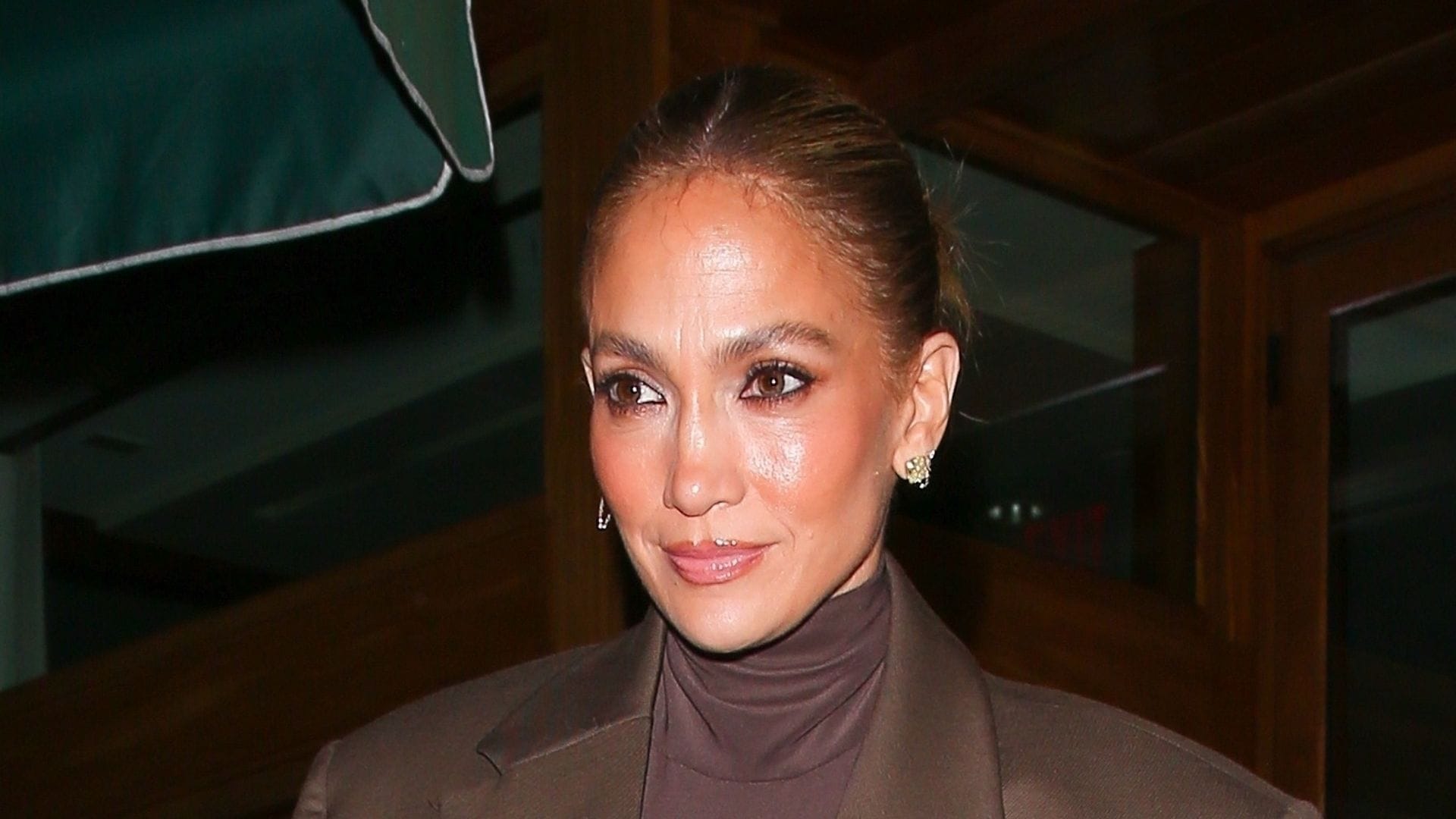 Jennifer Lopez knows how to make an entrance.