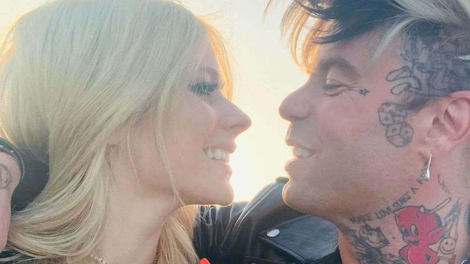 Avril Lavigne and Mod Sun get engaged in front of the Eiffel Tower