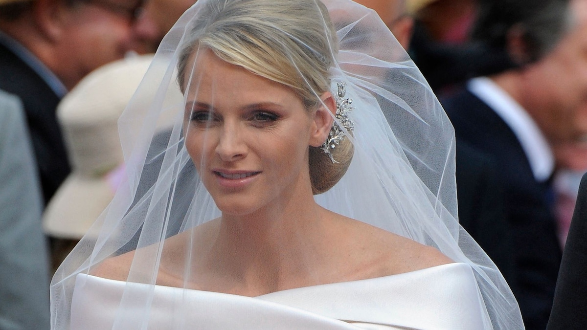 https://www.hola.com/us/horizon/landscape/d94e887dd963-princess-charlene-of-monaco-arrives-for-her-religious-wedding-with-prince-albert.jpg?im=Resize=(1200)