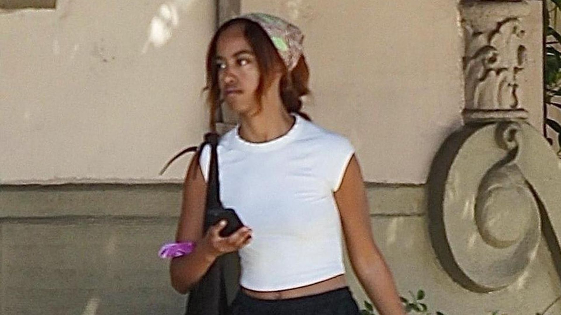 Malia Obama looks stylish and comfortable at the airport