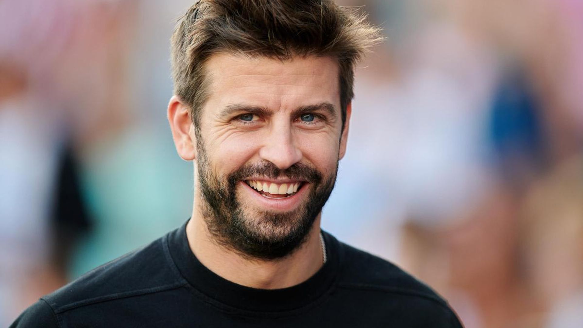 Gerard Piqué announces his return to soccer