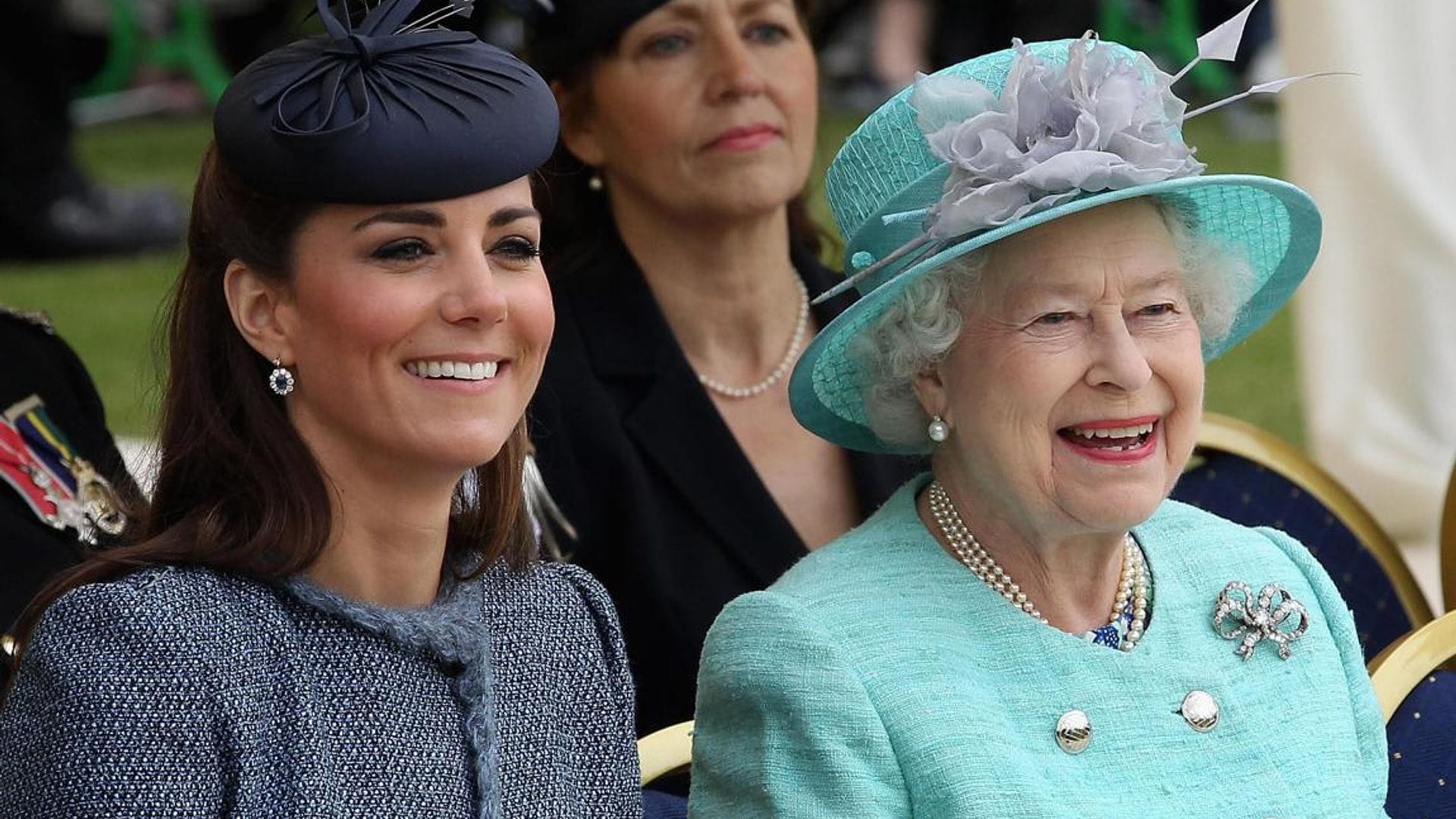 Queen Elizabeth pays tribute to Kate Middleton