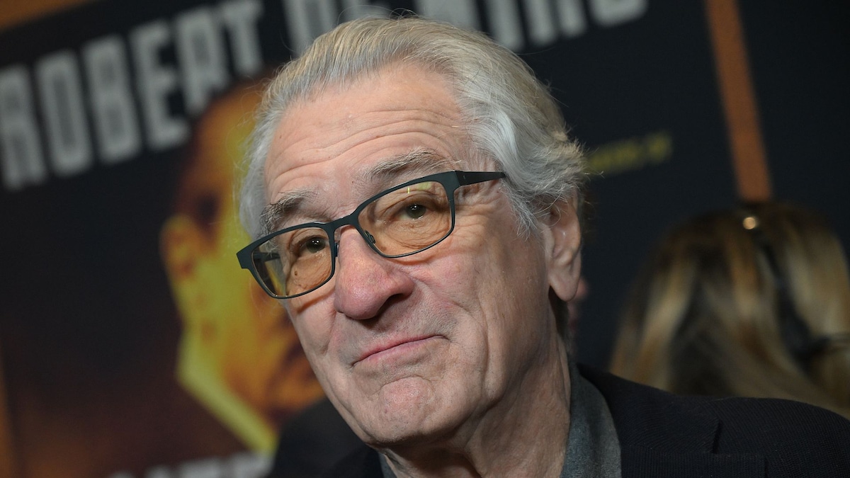 https://www.hola.com/us/horizon/landscape/dee1b178dc6b-robert-de-niro-at-the-alto-knights-new-york-premiere-at-amc-lincoln-square-on-ma.jpg?im=Resize=(1200)