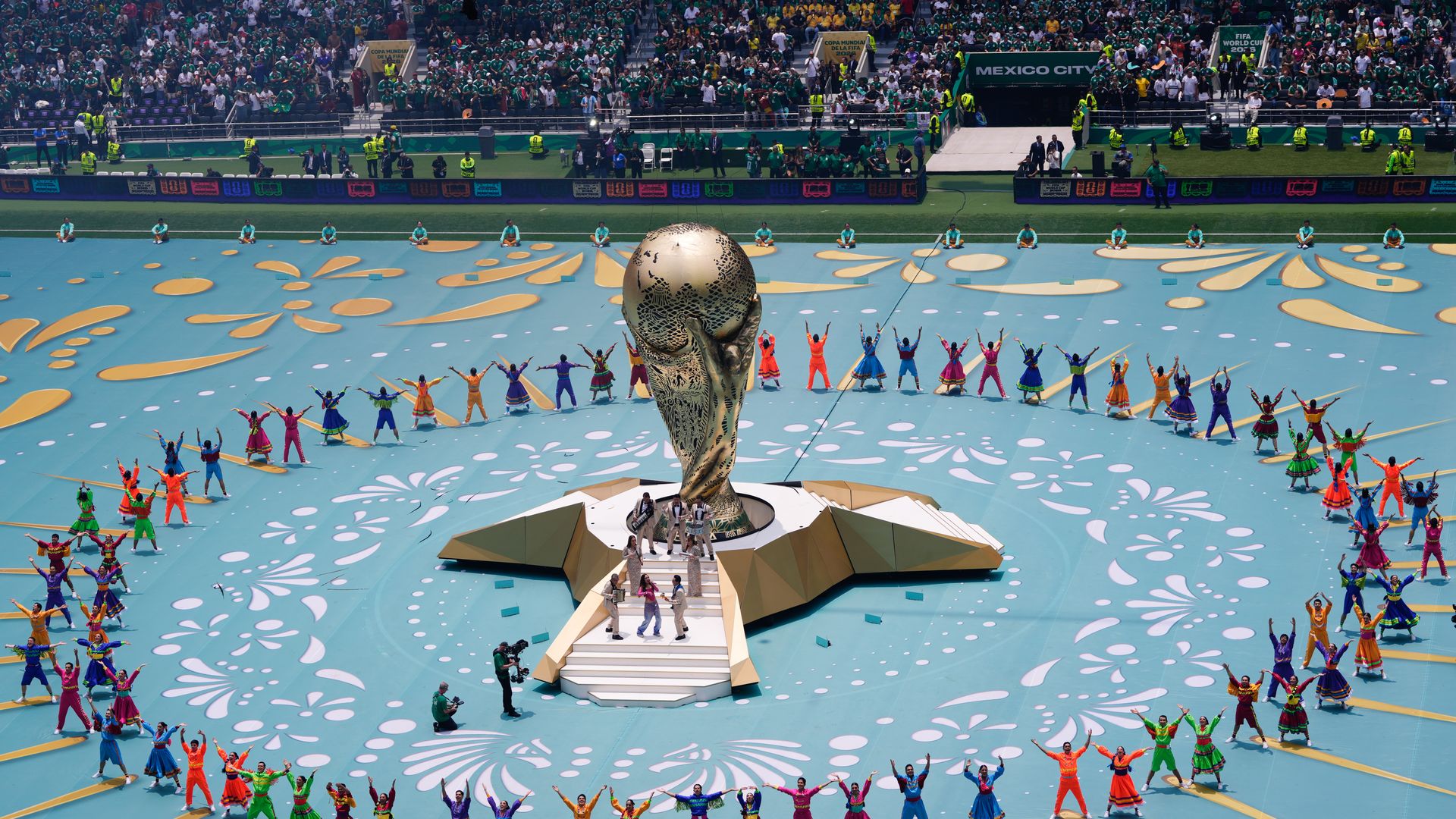https://www.hola.com/us/horizon/landscape/df925235a93e-mexico-city-mexico-belinda-performs-at-the-opening-ceremony-during-the-fifa-worl.jpg?im=Resize=(1200)