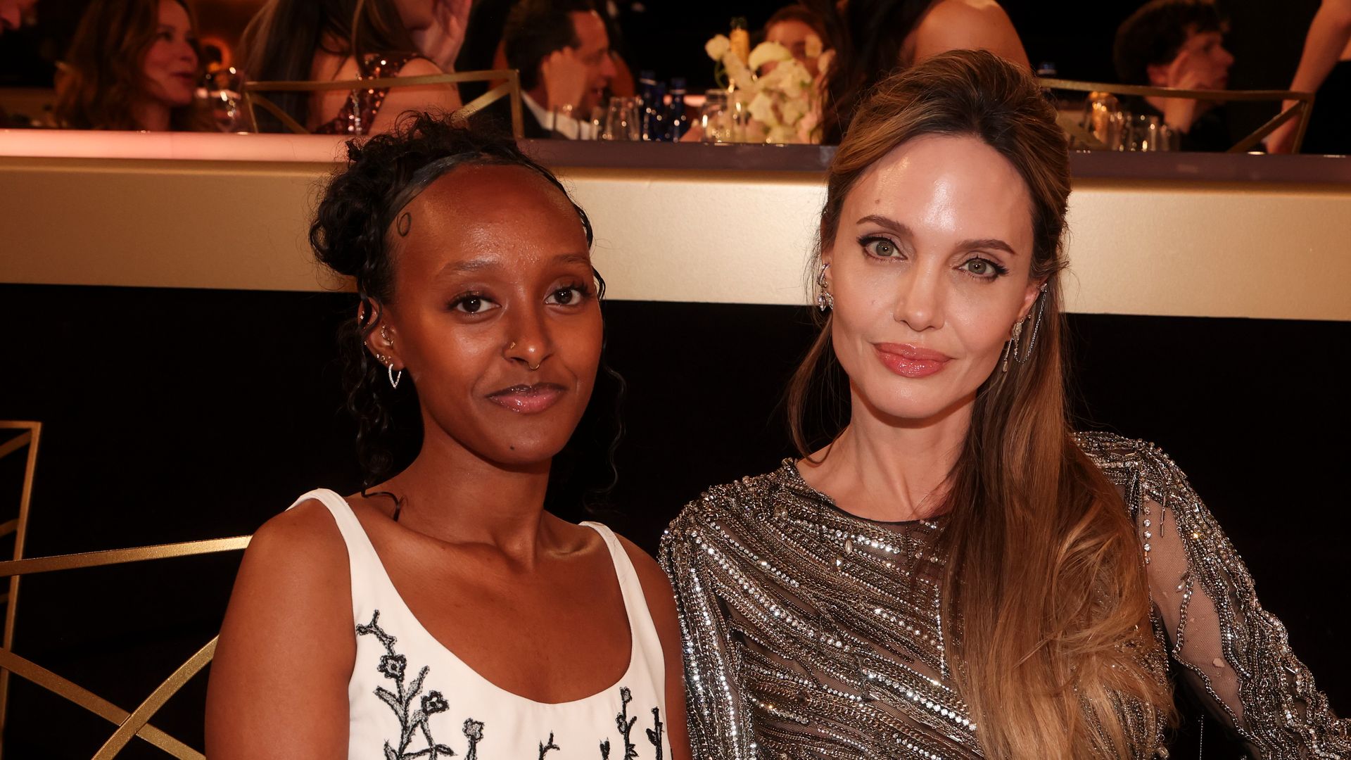 https://www.hola.com/us/horizon/landscape/e07dedfc09e1-zahara-jolie-angelina-jolie-during-the-82nd-annual-golden-globes-held-at-the-bev.jpg?im=Resize=(1200)