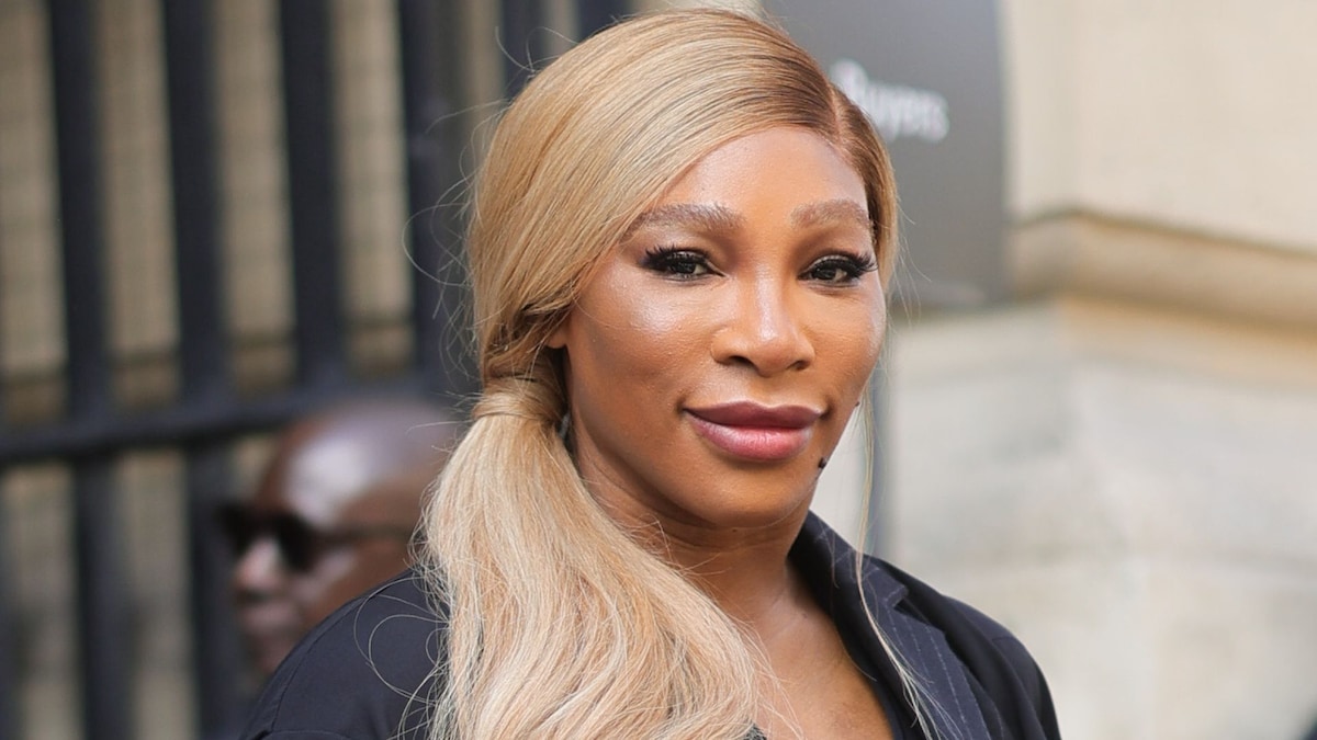 https://www.hola.com/us/horizon/landscape/e1062c52939a-paris-france-serena-williams-attends-the-sacai-menswear-spring-summer-2025-show-.jpg?im=Resize=(1200)