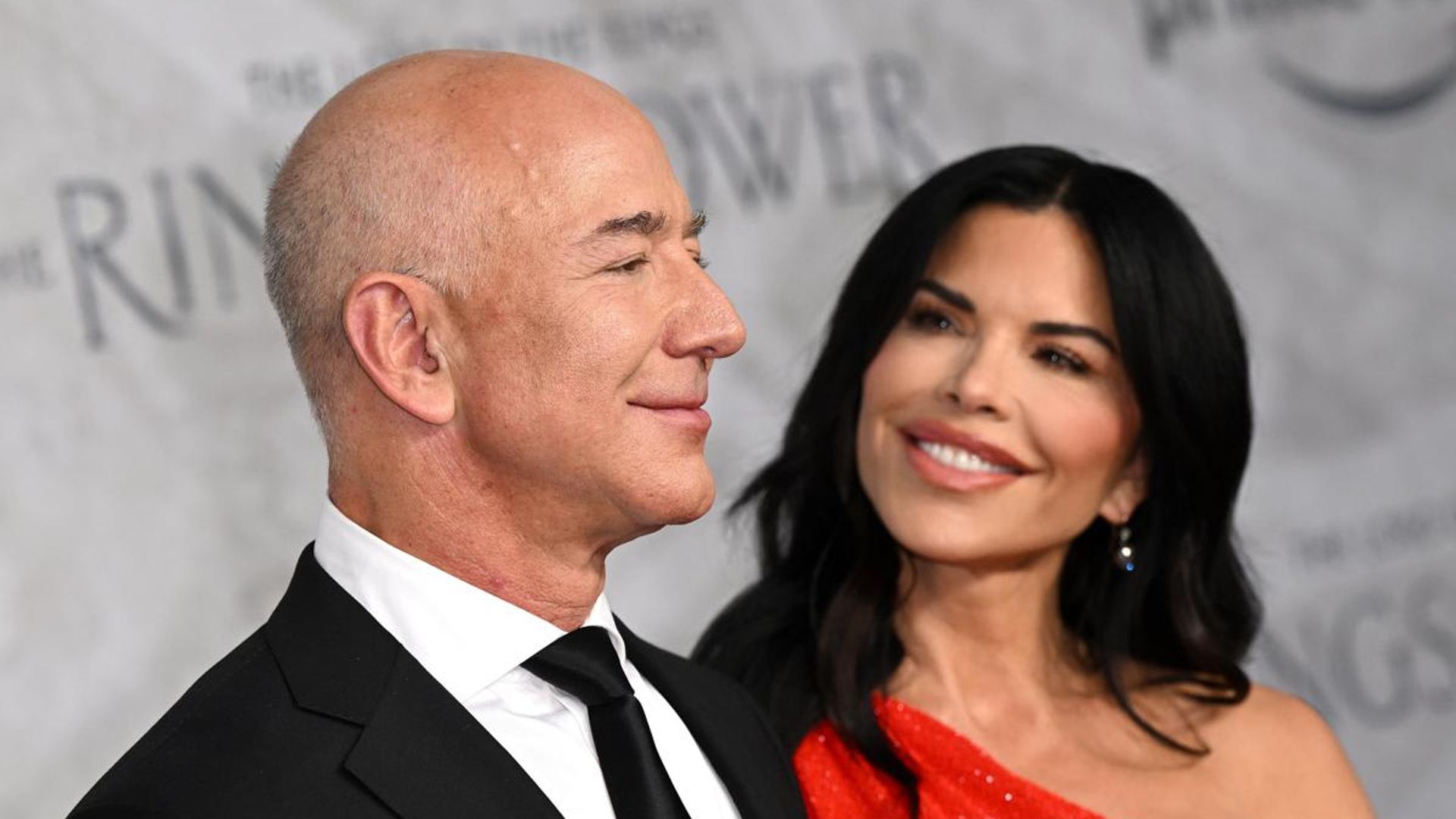 Jeff Bezos’ relationship with Lauren Sánchez sparks positive reactions on social media: here’s why