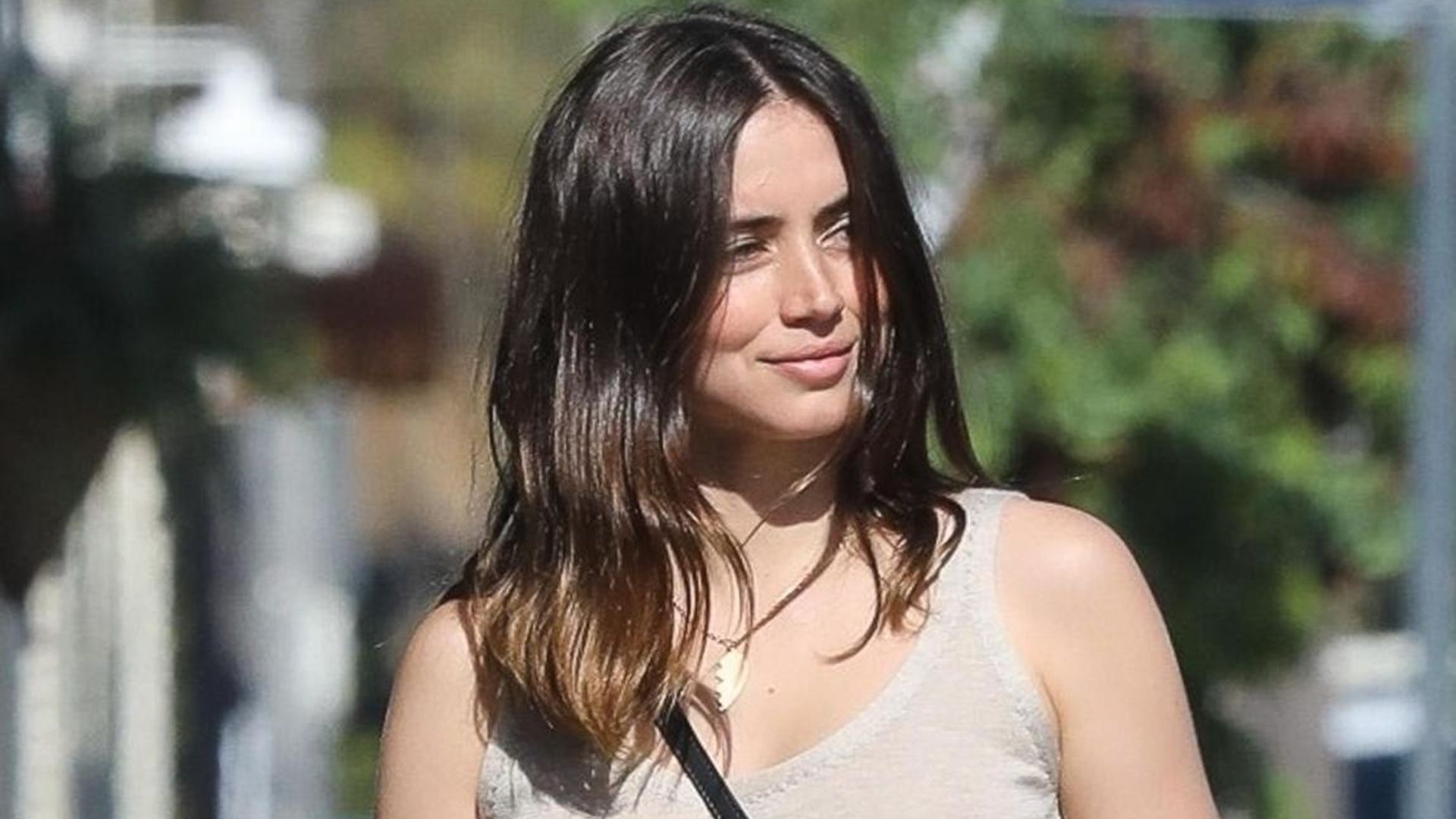 Ana de Armas’ broken heart necklace has fans wondering if Ben Affleck has the other half