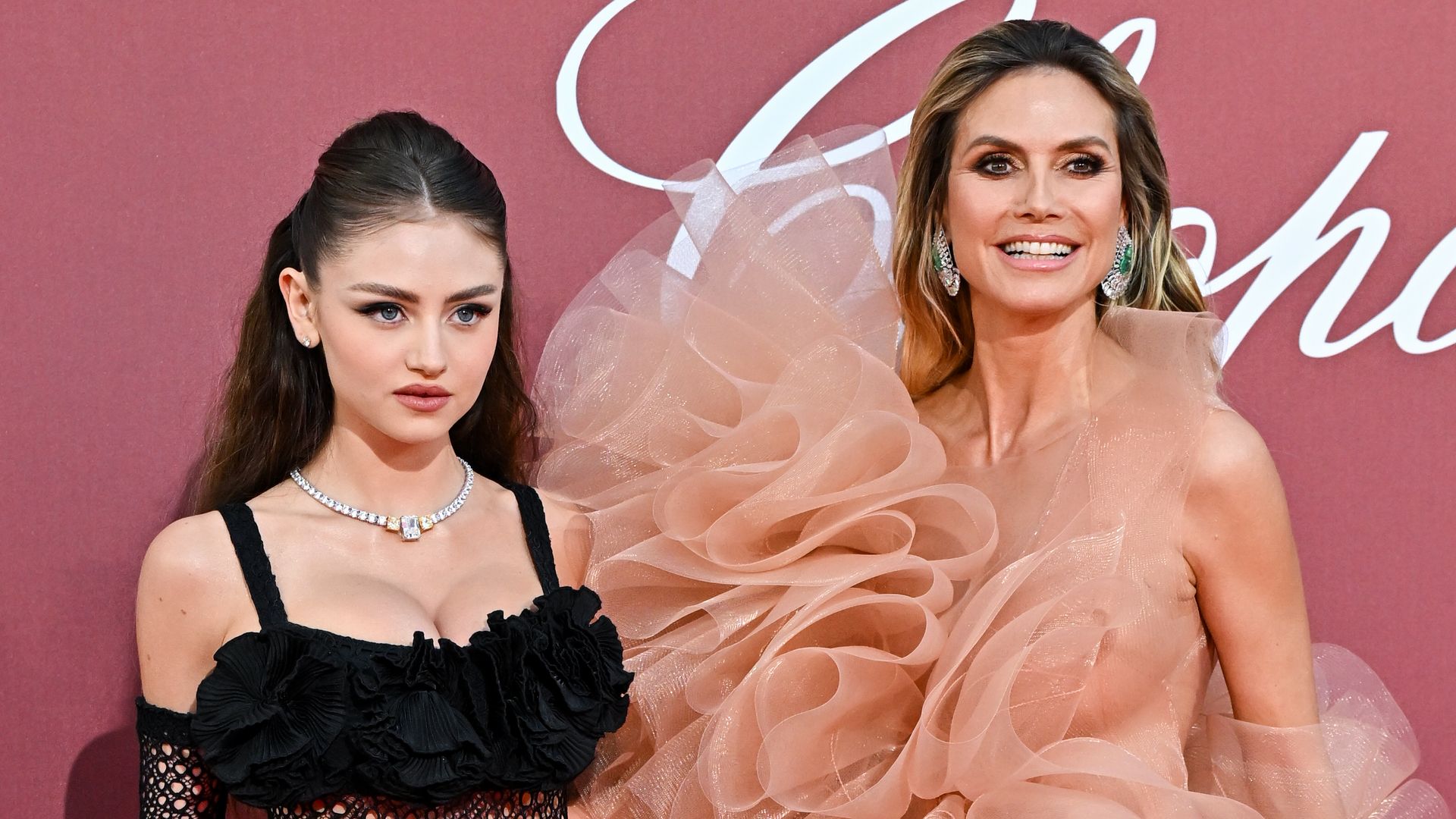 Leni Klum shows off her curves in lace bralette top: She looks just like her mom Heidi
