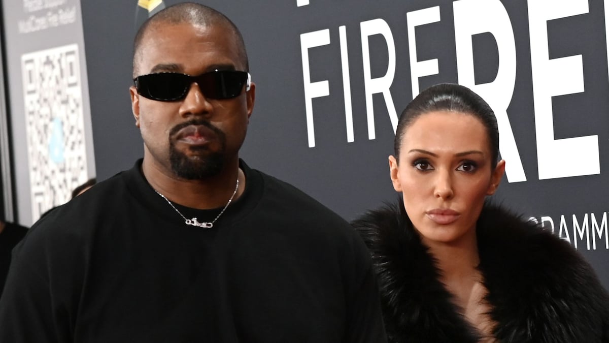 https://www.hola.com/us/horizon/landscape/e34848328d5a-los-angeles-california-kanye-west-and-bianca-censori-attend-the-67th-grammy-awar.jpg?im=Resize=(1200)