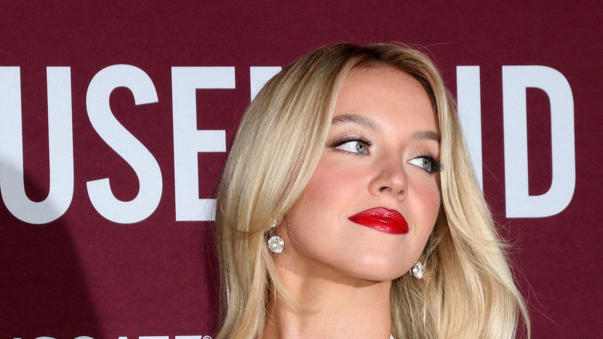 Sydney Sweeney’s “Invisible Makeup”: the secret to perfect skin without foundation