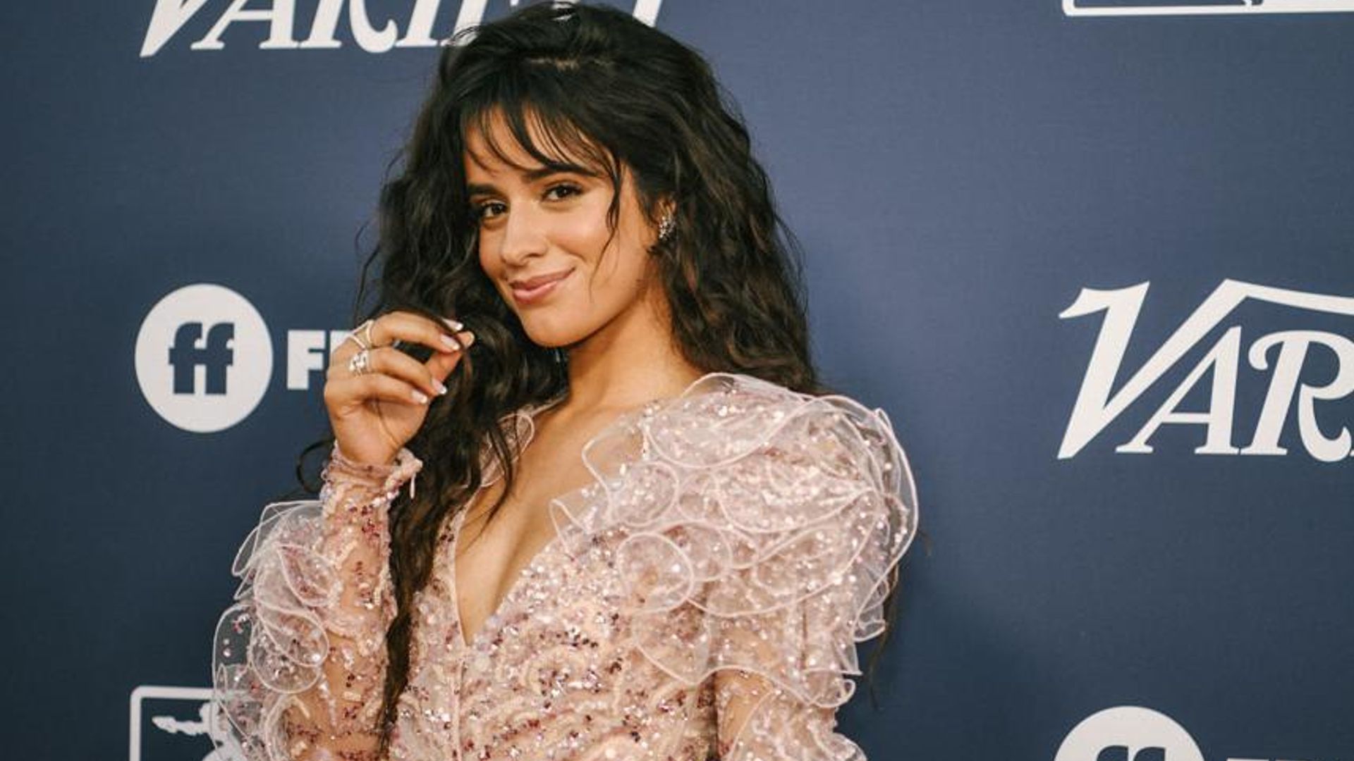 Camila Cabello debuts a new and almost unrecognizable look