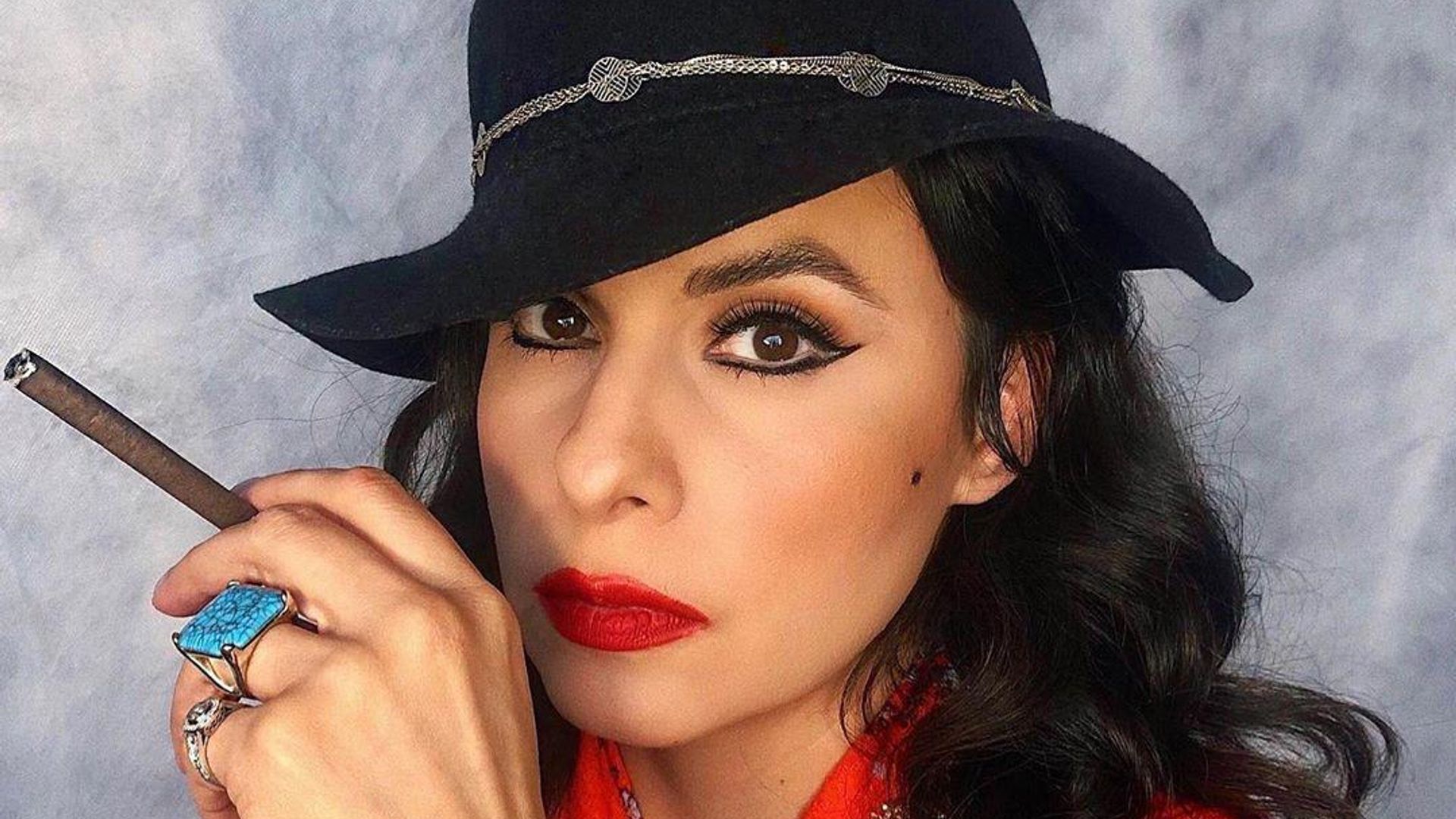 Thalia and Latina makeup artist dressed up as the famous Maria Felix and nailed it