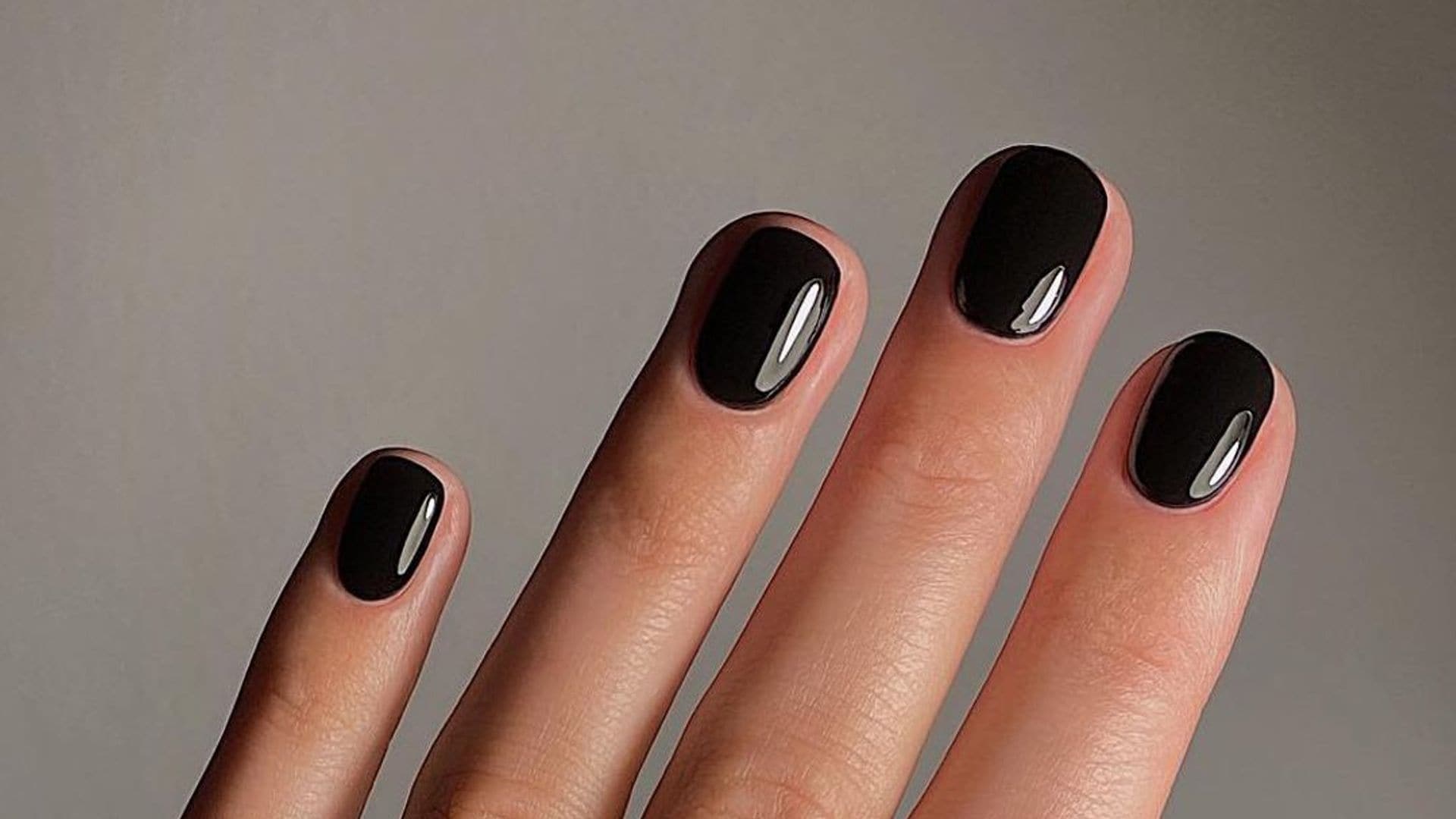 Black Nails: 10 cool manicure ideas to wear the most sophisticated color of the season