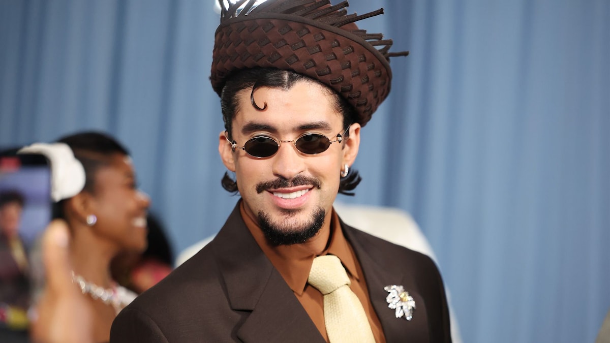 https://www.hola.com/us/horizon/landscape/e84adeee2c54-new-york-new-york-bad-bunny-attends-the-2025-met-gala-celebrating-superfine-tail.jpg?im=Resize=(1200)