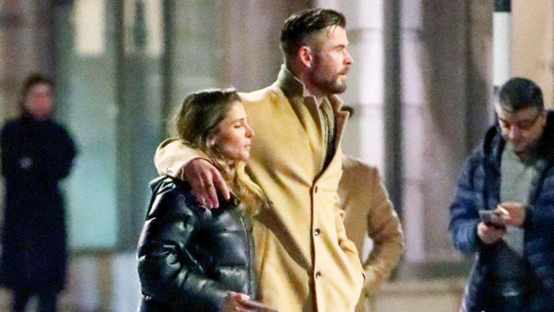 Chris Hemsworth and Elsa Pataky go on a romantic walk in London