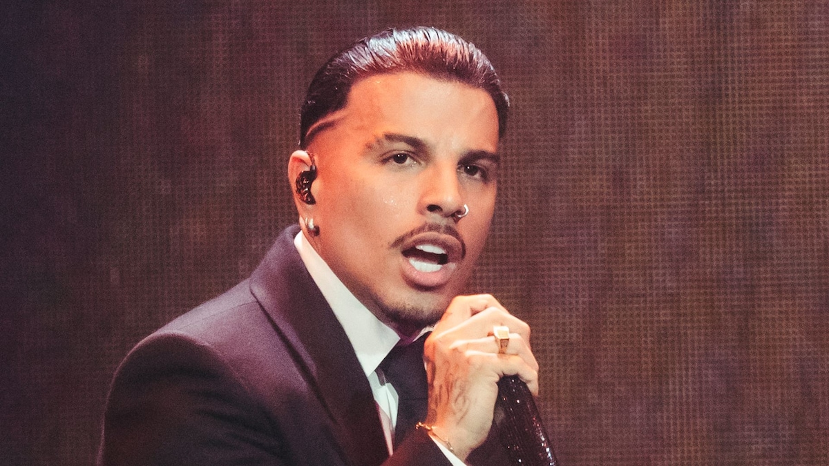 https://www.hola.com/us/horizon/landscape/e9ed9ce65580-berlin-germany-puerto-rican-singer-rauw-alejandro-performs-live-on-stage-during-.jpg?im=Resize=(1200)
