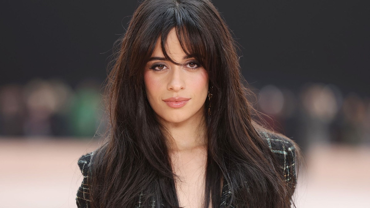 https://www.hola.com/us/horizon/landscape/e9f64be3bb39-paris-france-camila-cabello-attends-the-chanel-womenswear-fall-winter-2025-2026-.jpg?im=Resize=(1200)