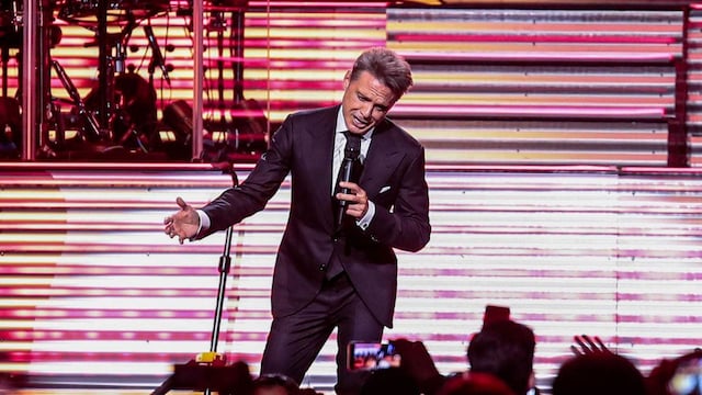 Luis Miguel presento el primer concierto de su gira en la capital Argentina, en el estadio Movistar.