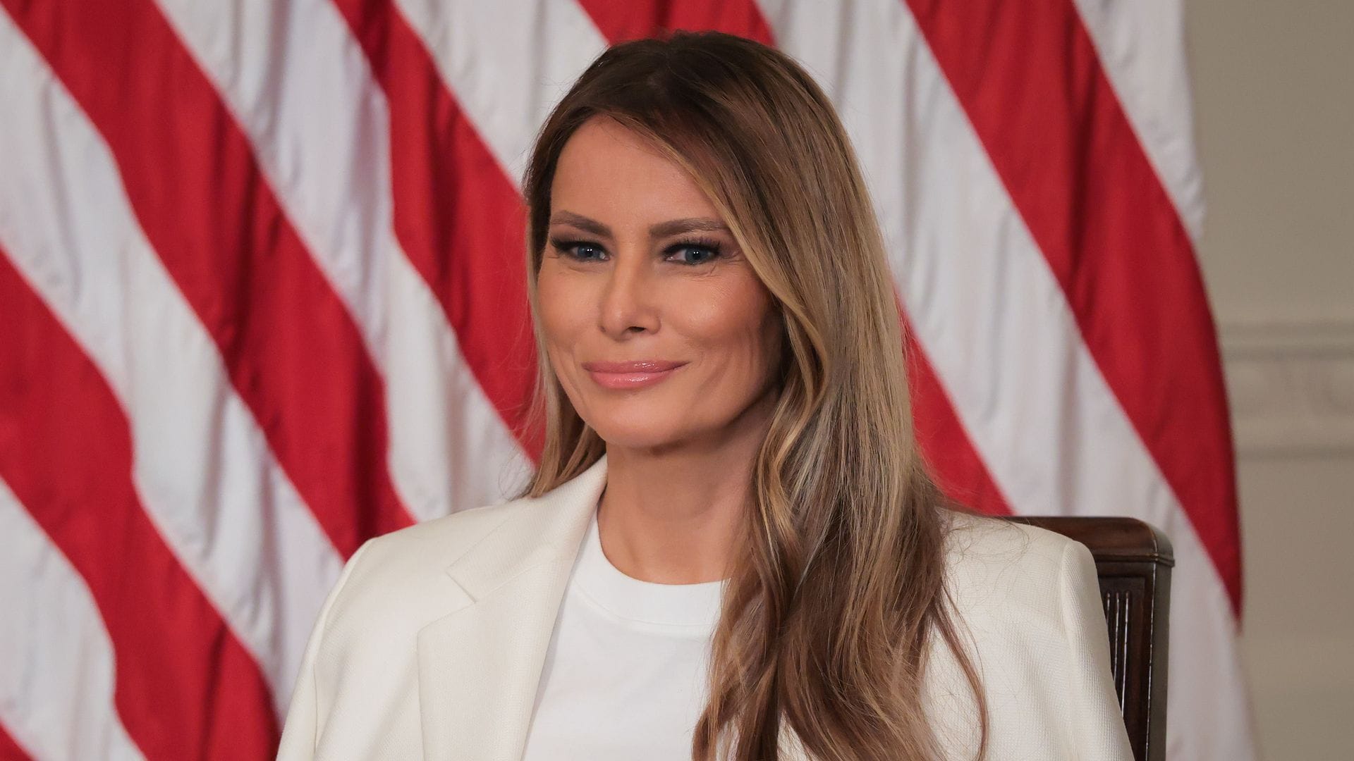 Melania Trump steps out in glamorous look to continue First Lady tradition