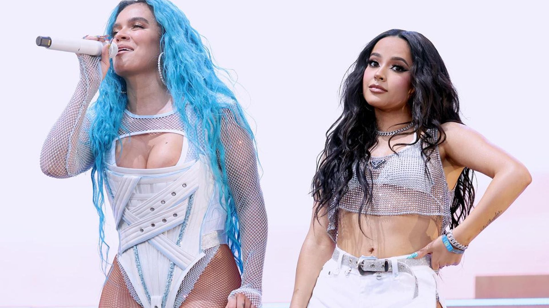 Karol G invites Becky G as a surprise guest to sing their hit ‘Mamiii’
