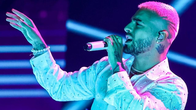 Maluma kicks off the 2020 Billboard Latin Music Award to the rhythm of 'Hawai'