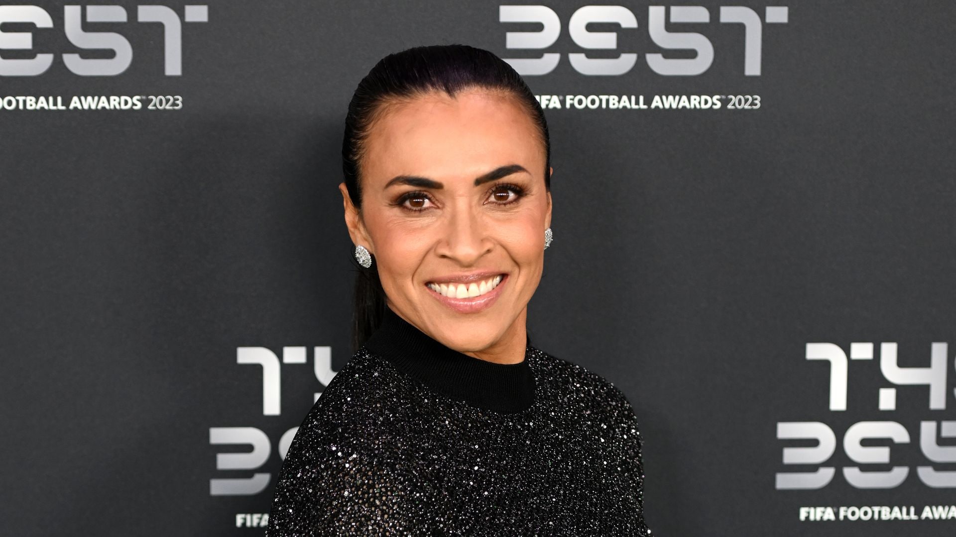 Vanessa Bryant and her daughters support Brazilian soccer star Marta