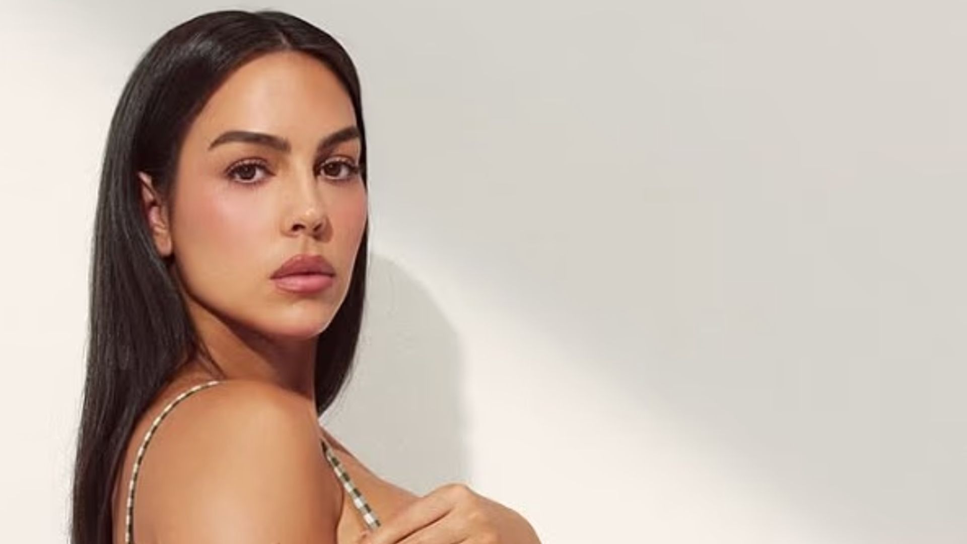 Georgina Rodriguez lands major modeling campaign: Ronaldo’s fiancée poses in thong bikini for italian brand