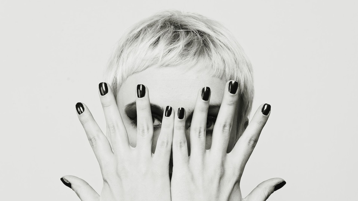 12 Chic and Minimalist Nail Designs to Elevate Your Winter Style