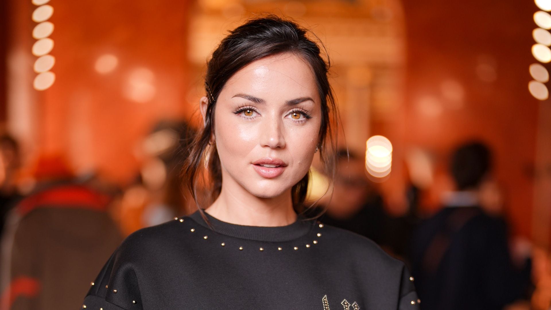 Ana de Armas at the Louis Vuitton fashion show as part of Spring/Summer 2026 Paris Fashion Week held at The Louvre on September 30, 2025 in Paris, France. (Photo by Swan Gallet/WWD via Getty Images) 
