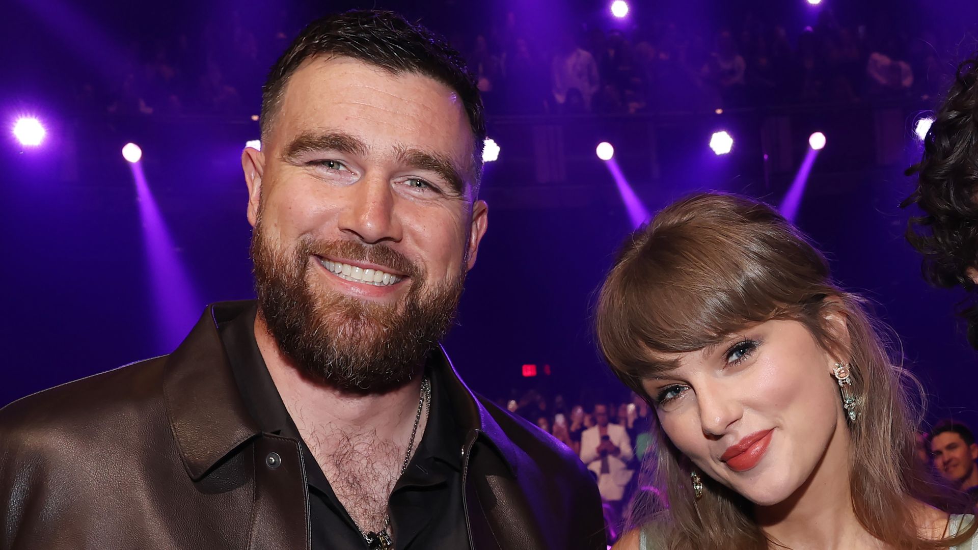 https://www.hola.com/us/horizon/landscape/ee079d3e0368-los-angeles-california-travis-kelce-and-taylor-swift-attend-the-2026-iheartradio.jpg?im=Resize=(1200)