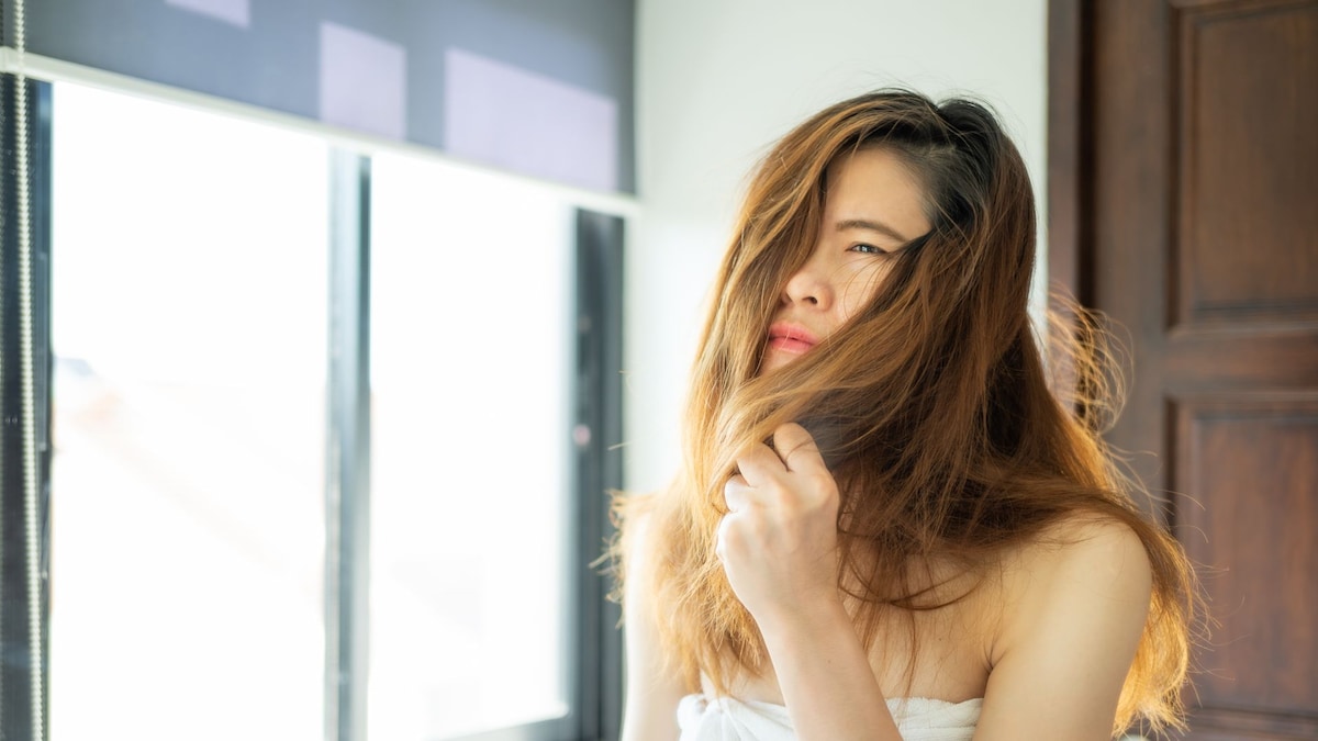 https://www.hola.com/us/horizon/landscape/f1626340cac4-unhappiness-asian-woman-having-stress-after-she-saw-her-messy-and-tangled-hair-i.jpg?im=Resize=(1200)