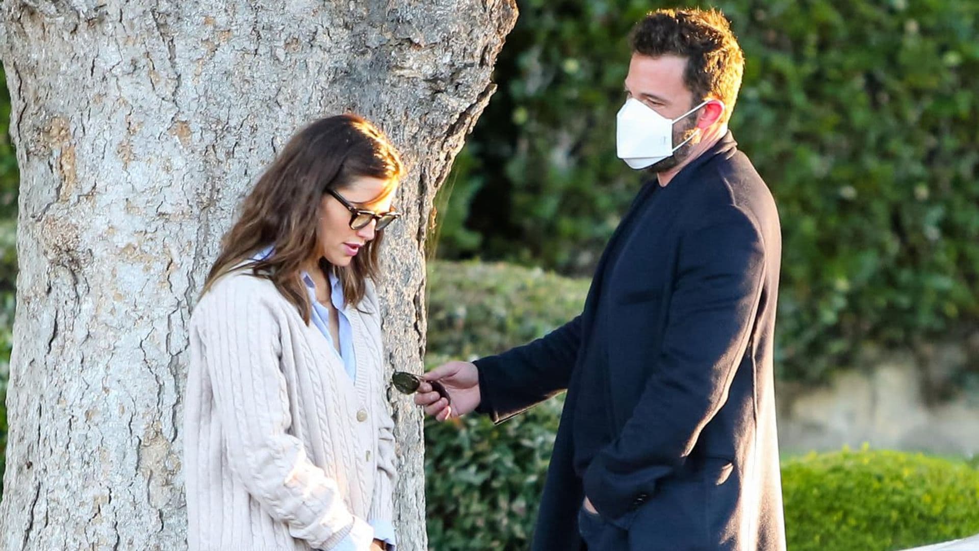 Ben Affleck and Jennifer Garner have a friendly meet up at their kids’ school