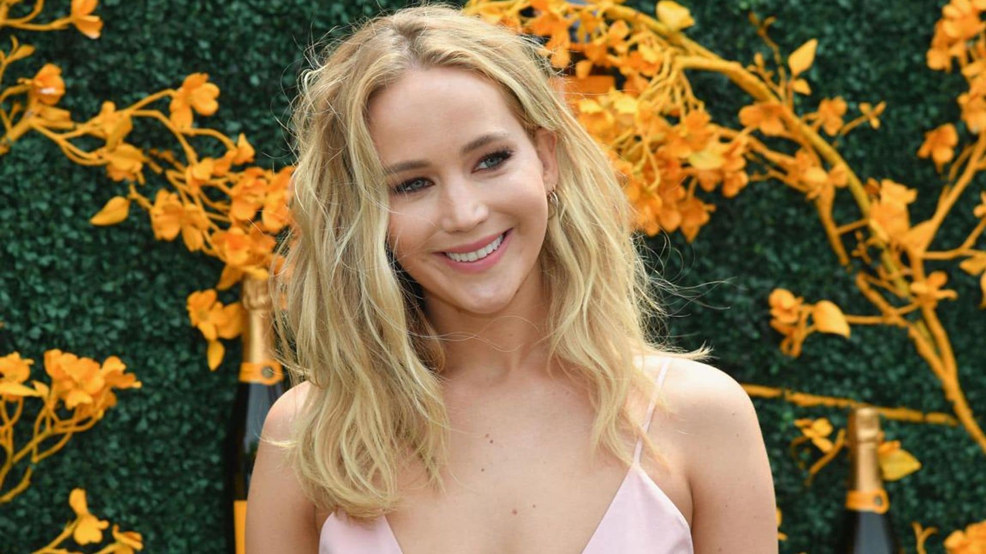 Copy Jennifer Lawrence’s very un-Hollywood beauty routine for under $20