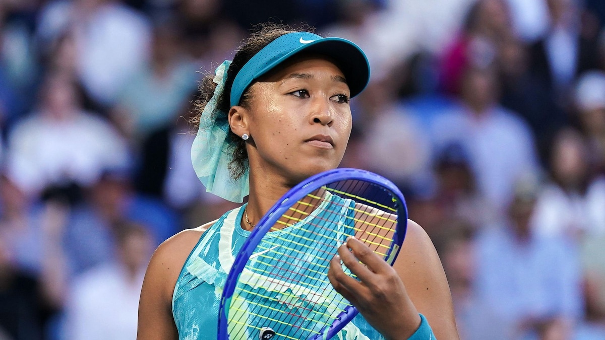 Naomi Osaka apologizes after a tense moment on the court with Sorana Cîrstea