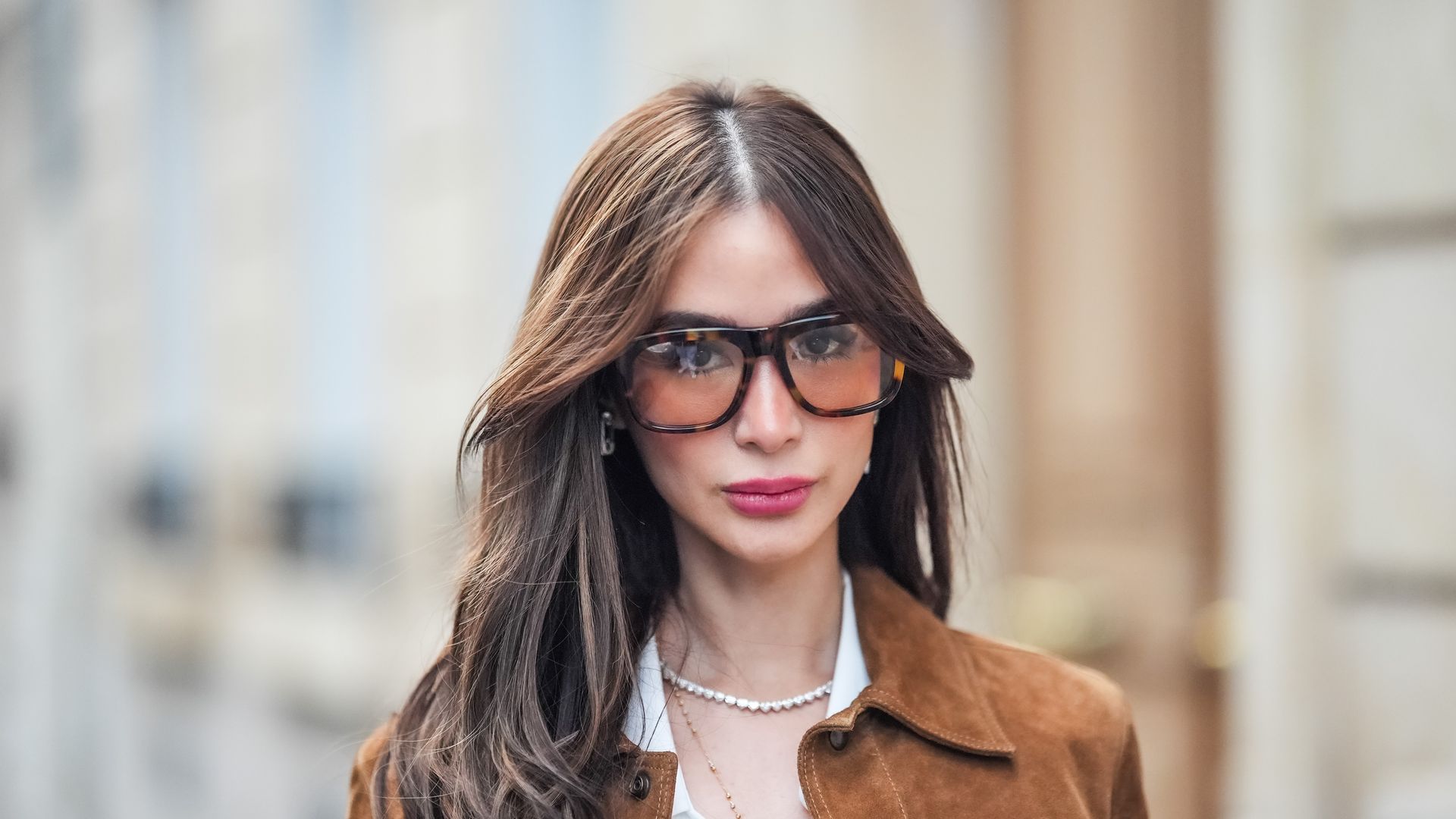 8 straight haircuts that flatter every face shape