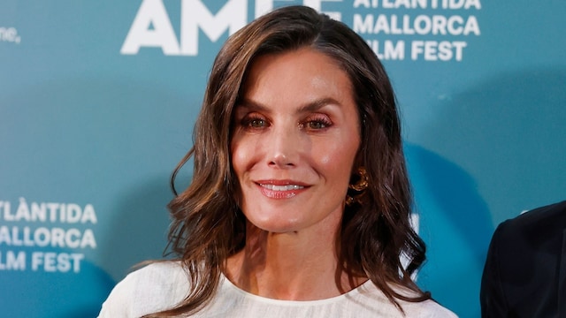 Queen Letizia stuns in a white corset dress and bold gold bracelet at Mallorca’s film fest