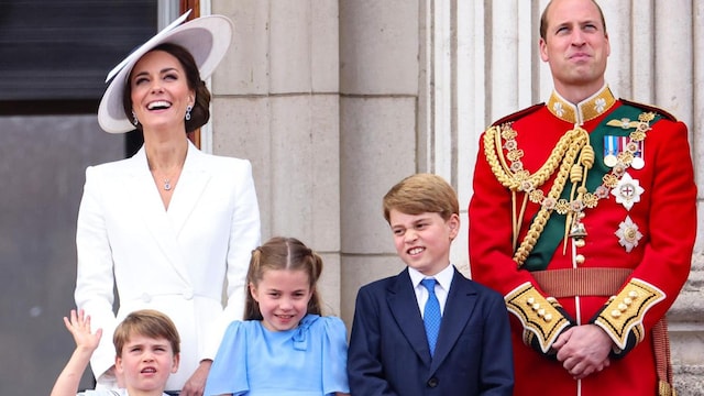 Never-before-seen photo of George, Charlotte and Louis released
